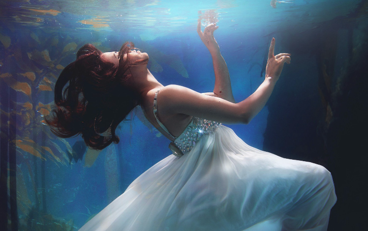 Fantasy Books with a High Fashion Theme: Style Meets Magic